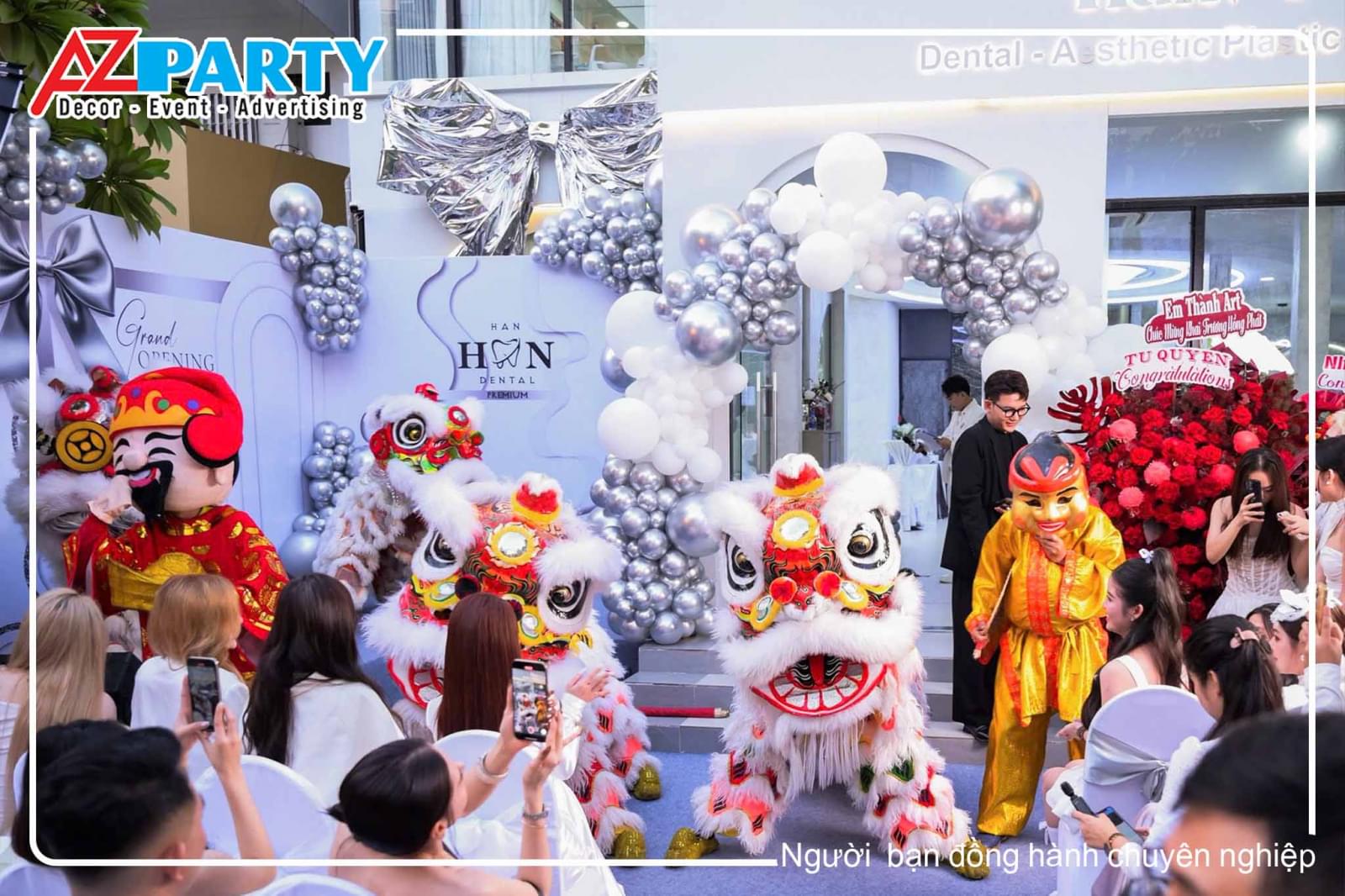 Tiết mục múa lân khai trương 