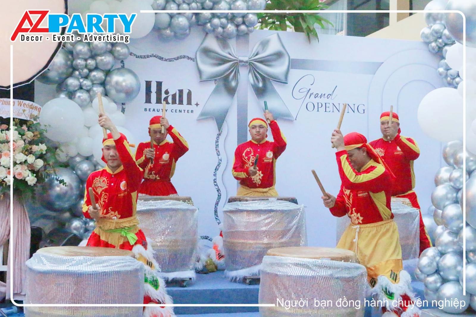 Tiết mục trống hội trong lễ khai trương 