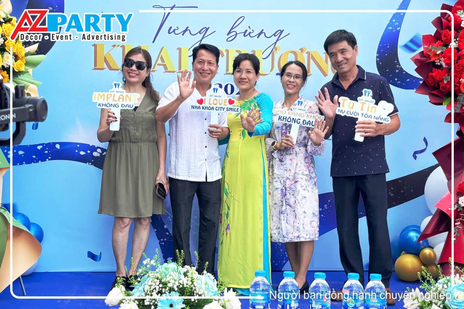 khách mời checkin sự kiện khai trương 
