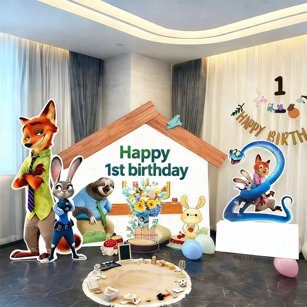Mẫu backdrop sinh nhật Zootopia với mô hình ngôi nhà và các chibi nhân vật động vật đáng yêu 