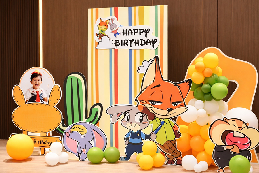Backdrop sinh nhật Nick and Judy Zootopia trang trí bóng bay, các nhân vật Thỏ và Cáo Chibi đáng yêu 