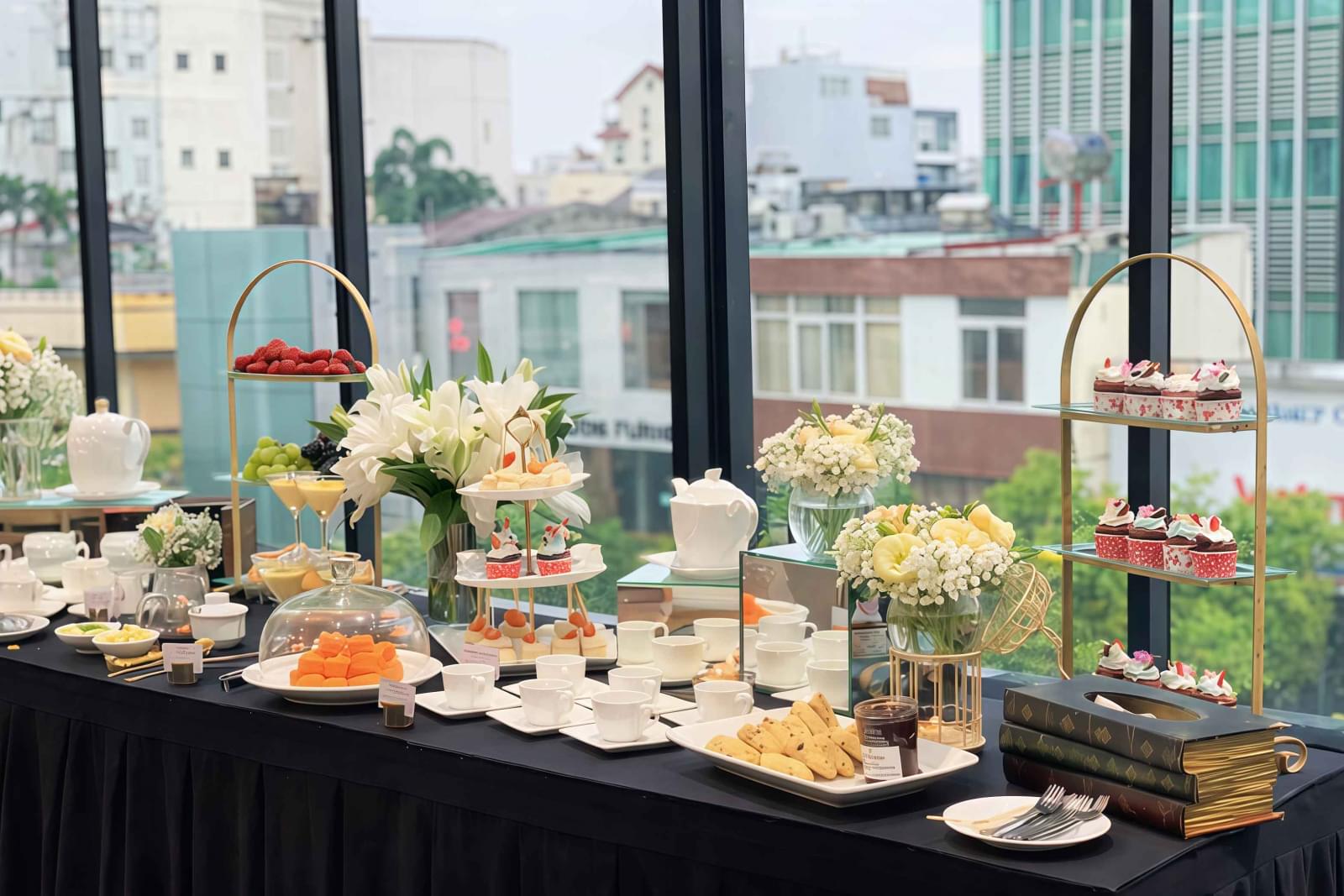 ý tưởng tổ chức 8/3 với bàn trà chiều công sở nhẹ nhàng