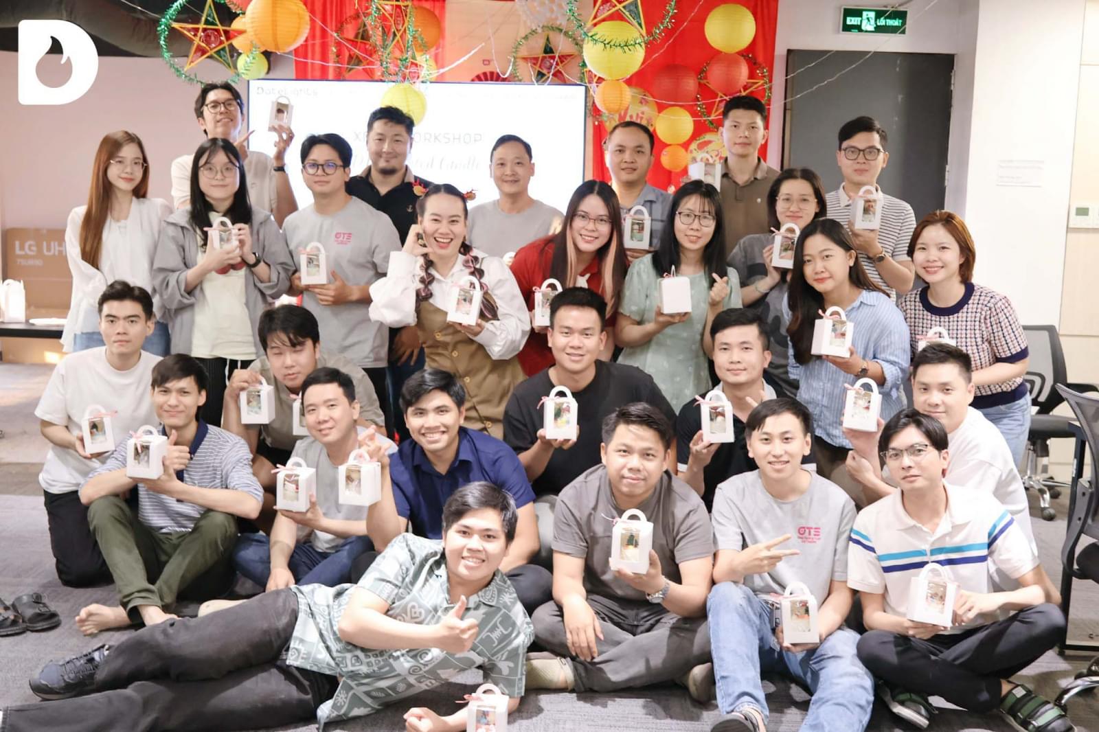 hoạt động tổ chức 8/3 với workshop làm nến thơm tại công ty cho nhân viên văn phòng