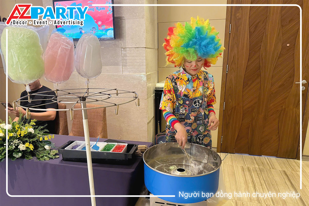 Chú hề làm kẹo bông gòn