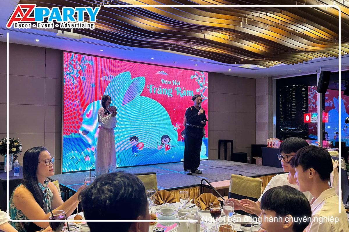 Chú cuội MC và Chị Hằng khai mạc chương trình