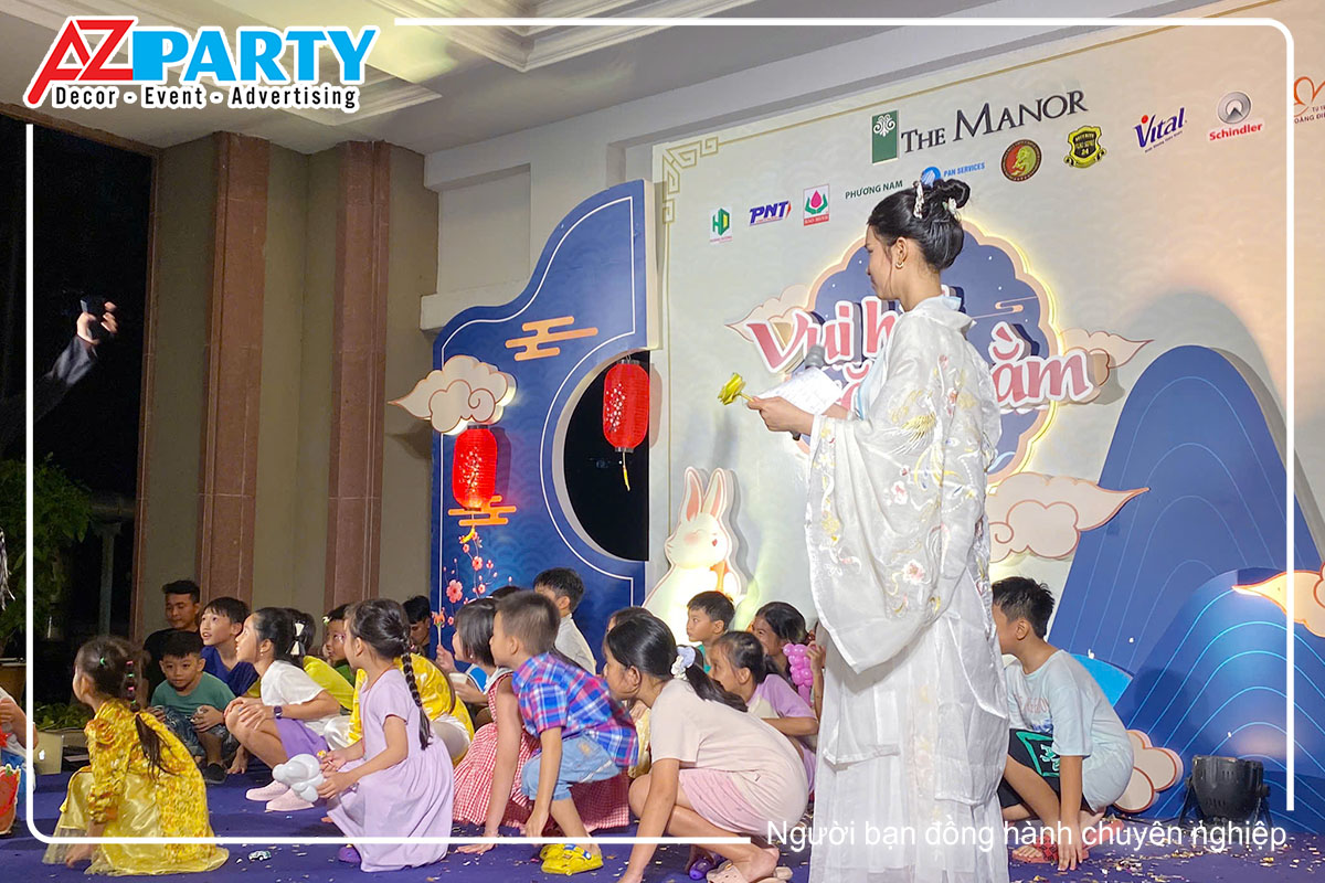 Chị Hằng và các bé thiêu nhi