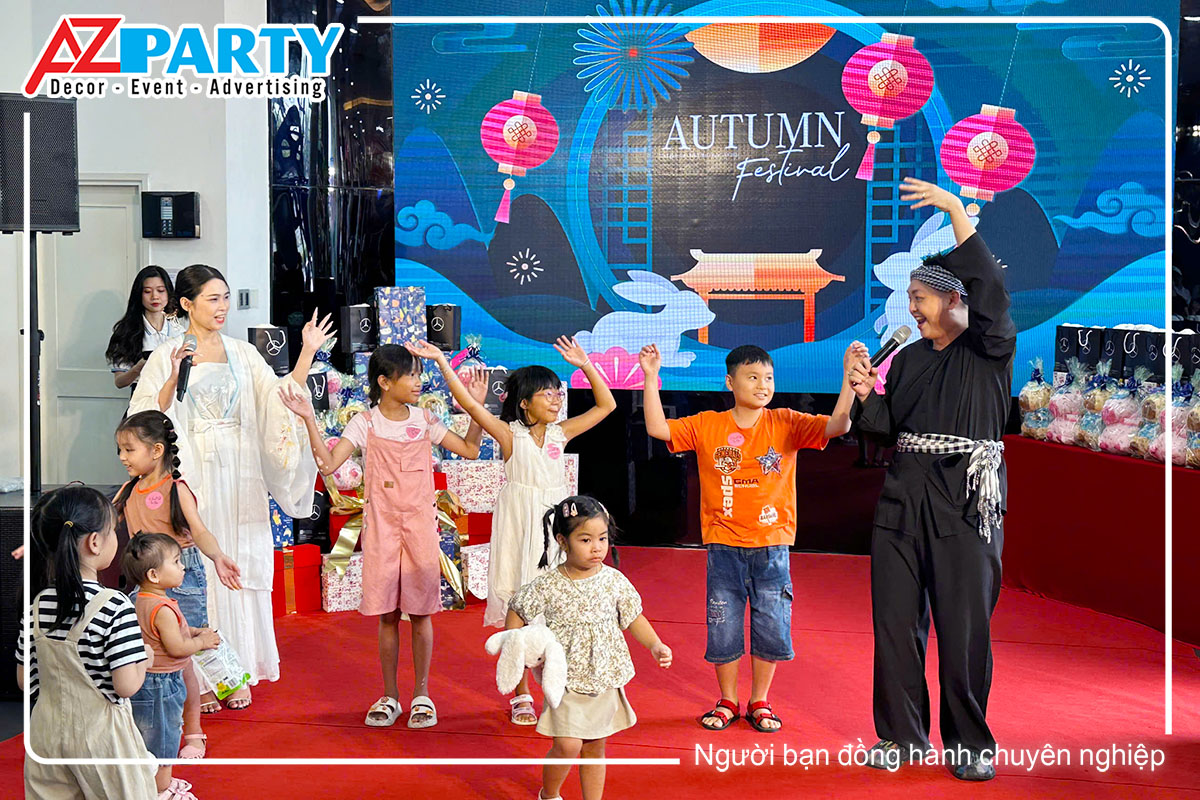 Chú Cuội và Chị Hằng giao lưu cùng các em 