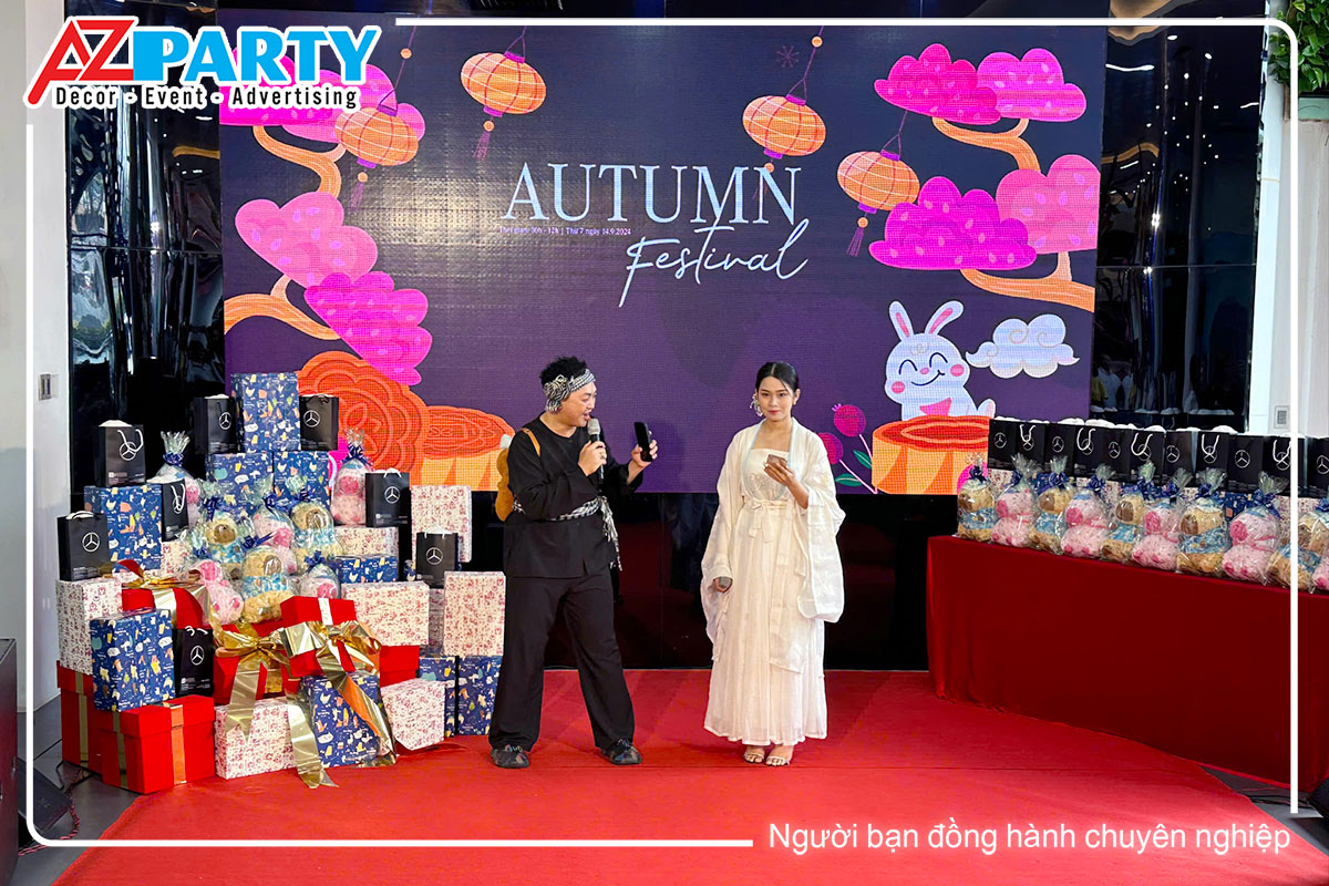 Chú Cuội và Chị Hằng trên sân khấu