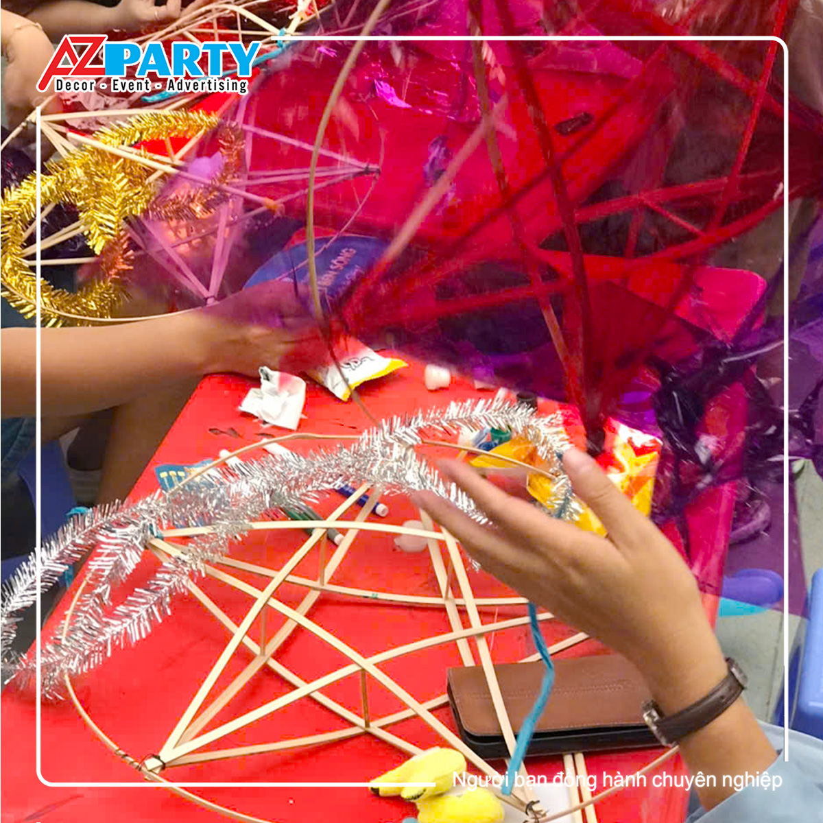 cận cảnh làm đèn lồng