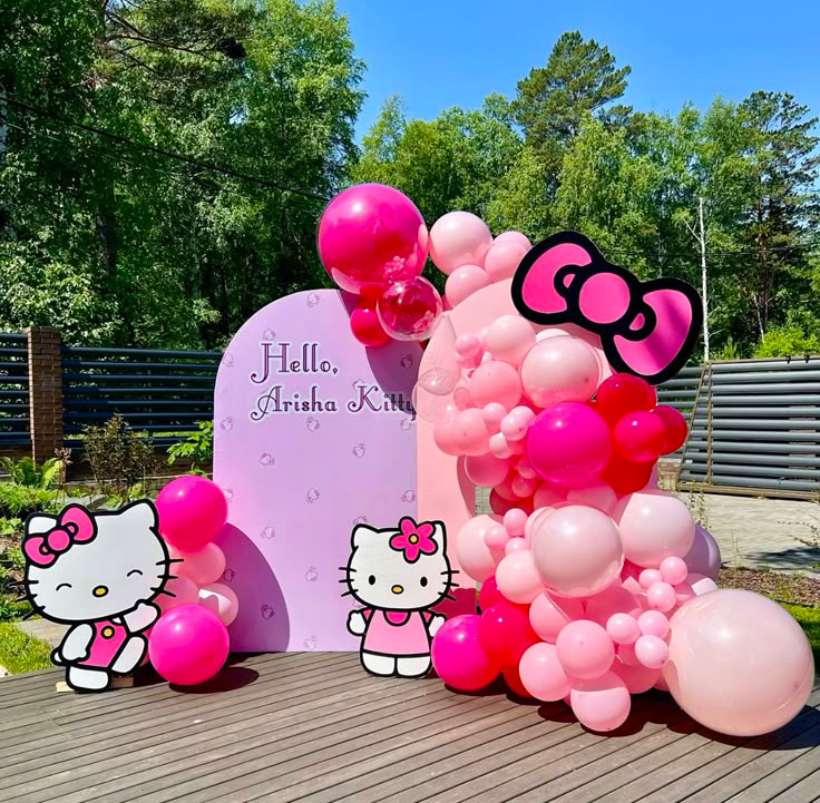 mẫu trang trí hello kitty ngoài trời