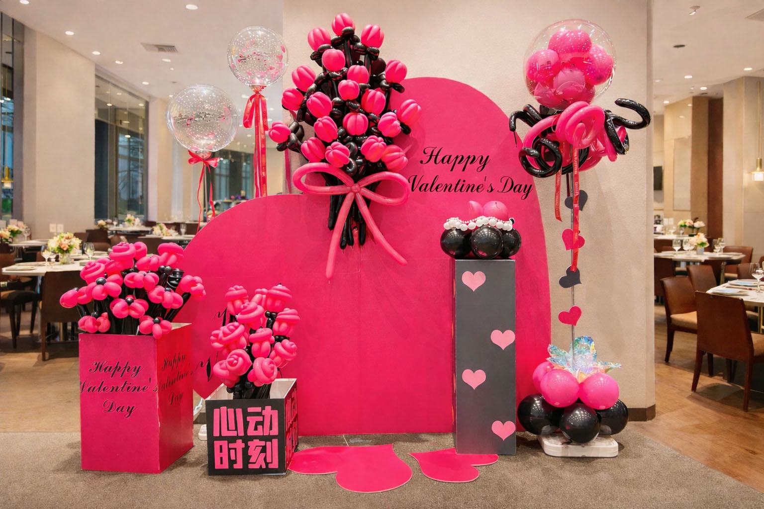 Backdrop valentine tone hồng, đen hình trái tim sang trọng 