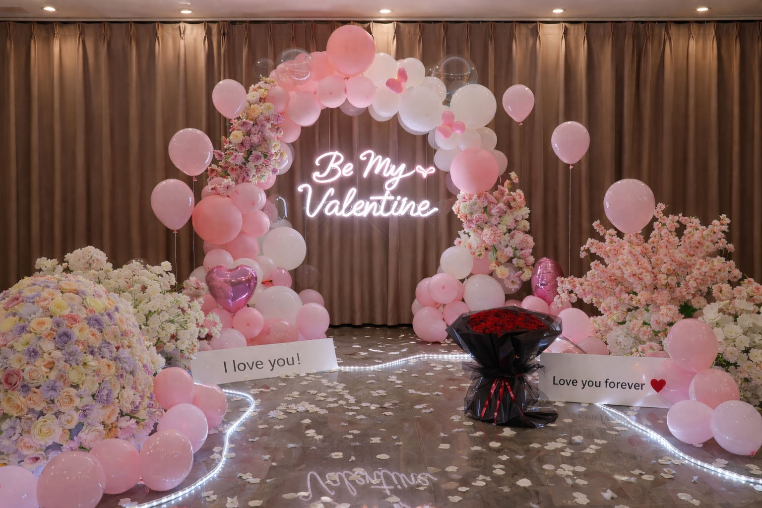 Trang trí Valentine ngọt ngào và lãng mãn với hoa tươi và bong bóng