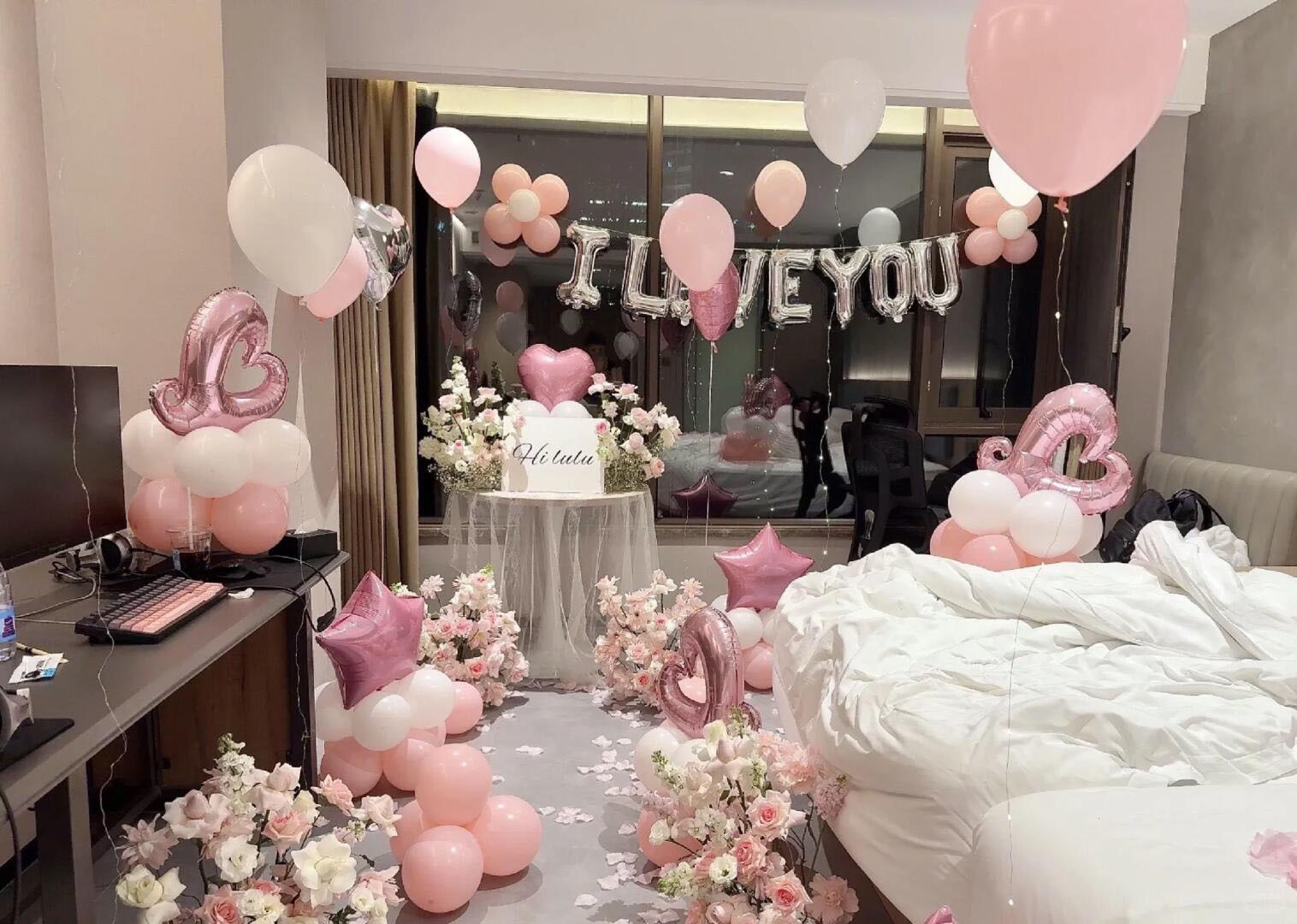 Trang trí Valentine ngọt ngào tại phòng ngủ. Với concept trang trí Valentine thơ mộng với hoa tươi, bóng bay 