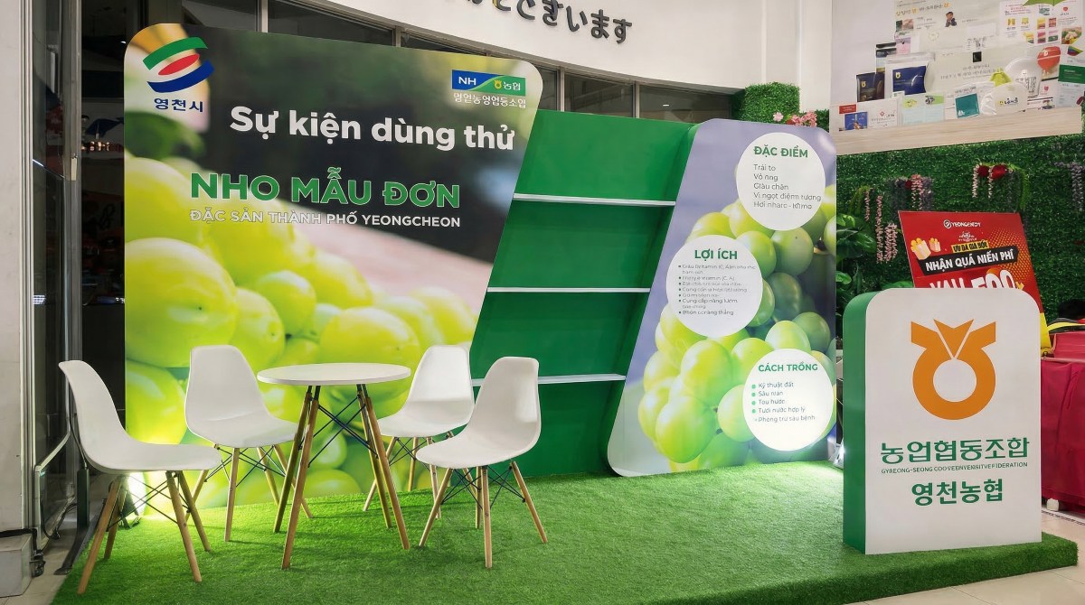 Góc chụp từ bên trái qua của booth