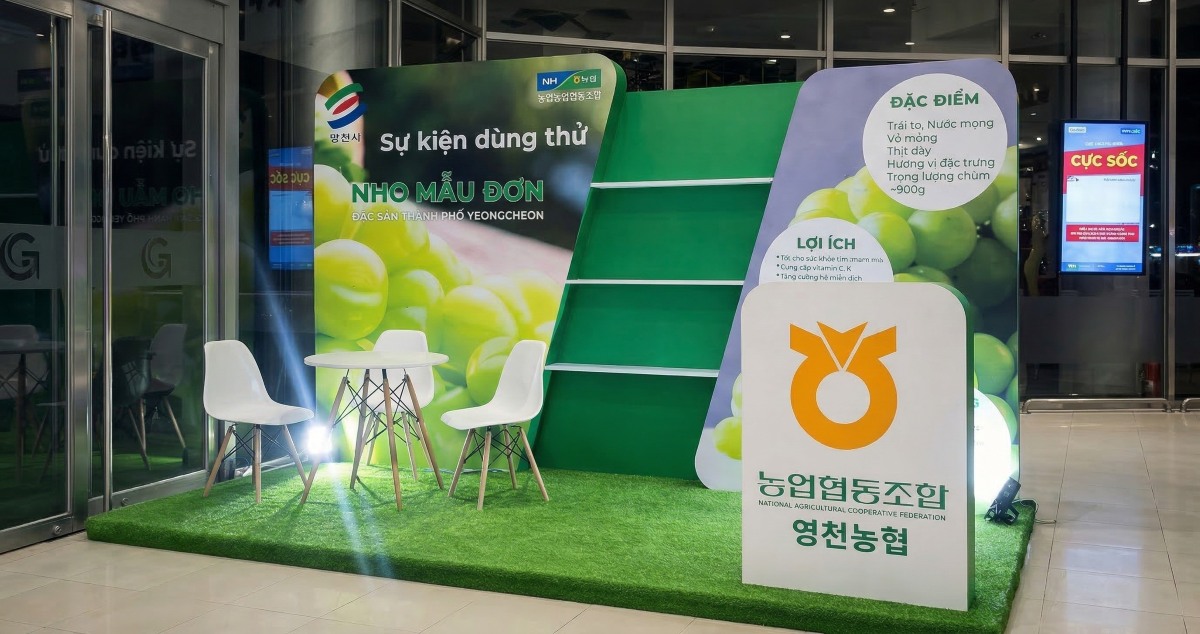 Góc chụp từ bên phải qua của booth