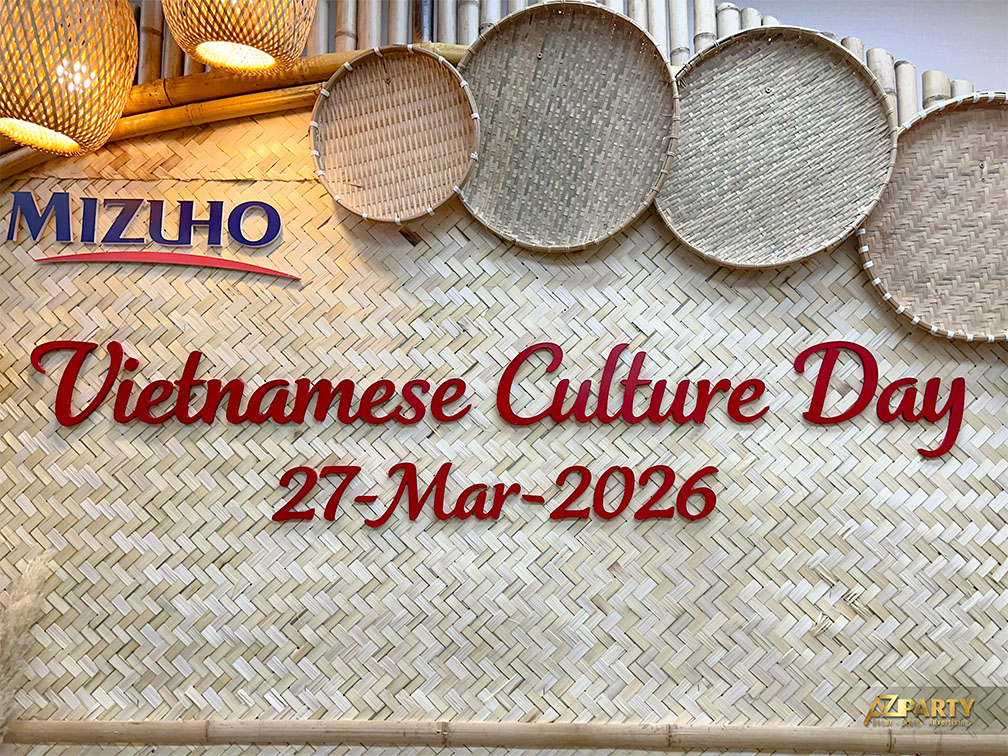 cận cảnh logo thưng hiệu Mizuho và dòng chữ "Vietnamese Culture Day" được làm nổi trên booth