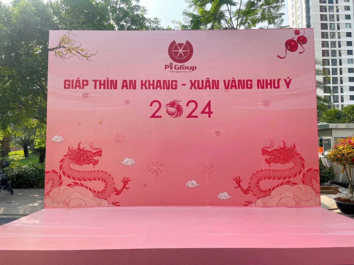 Booth check in tất niên 2023 Picity theo tone màu hồng với dòng chữ "Giáp thìn an khang - xuân vàng như ý"