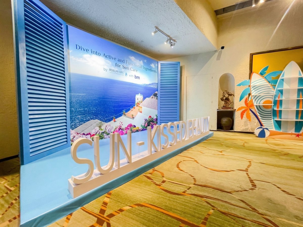 Góc chụp bên trái của booth Sun Kissed Beauty