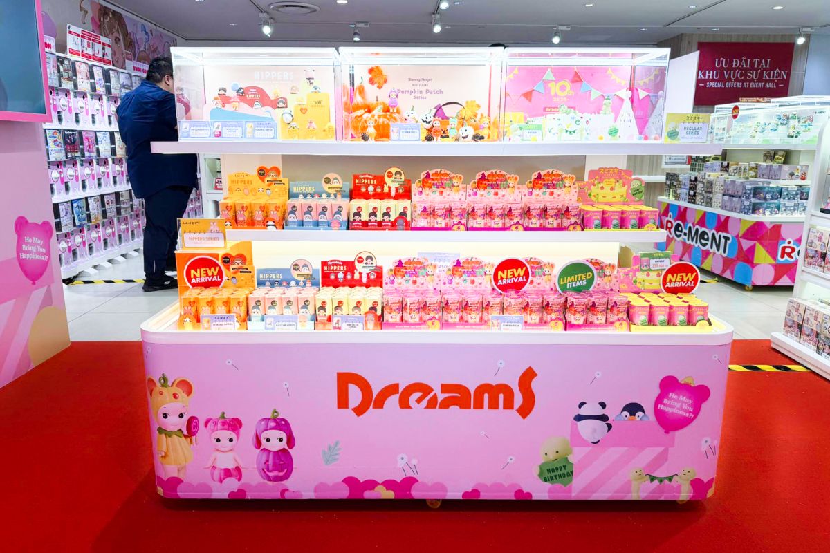 Khu vực kệ trưng bày sản phẩm của Sony Angle