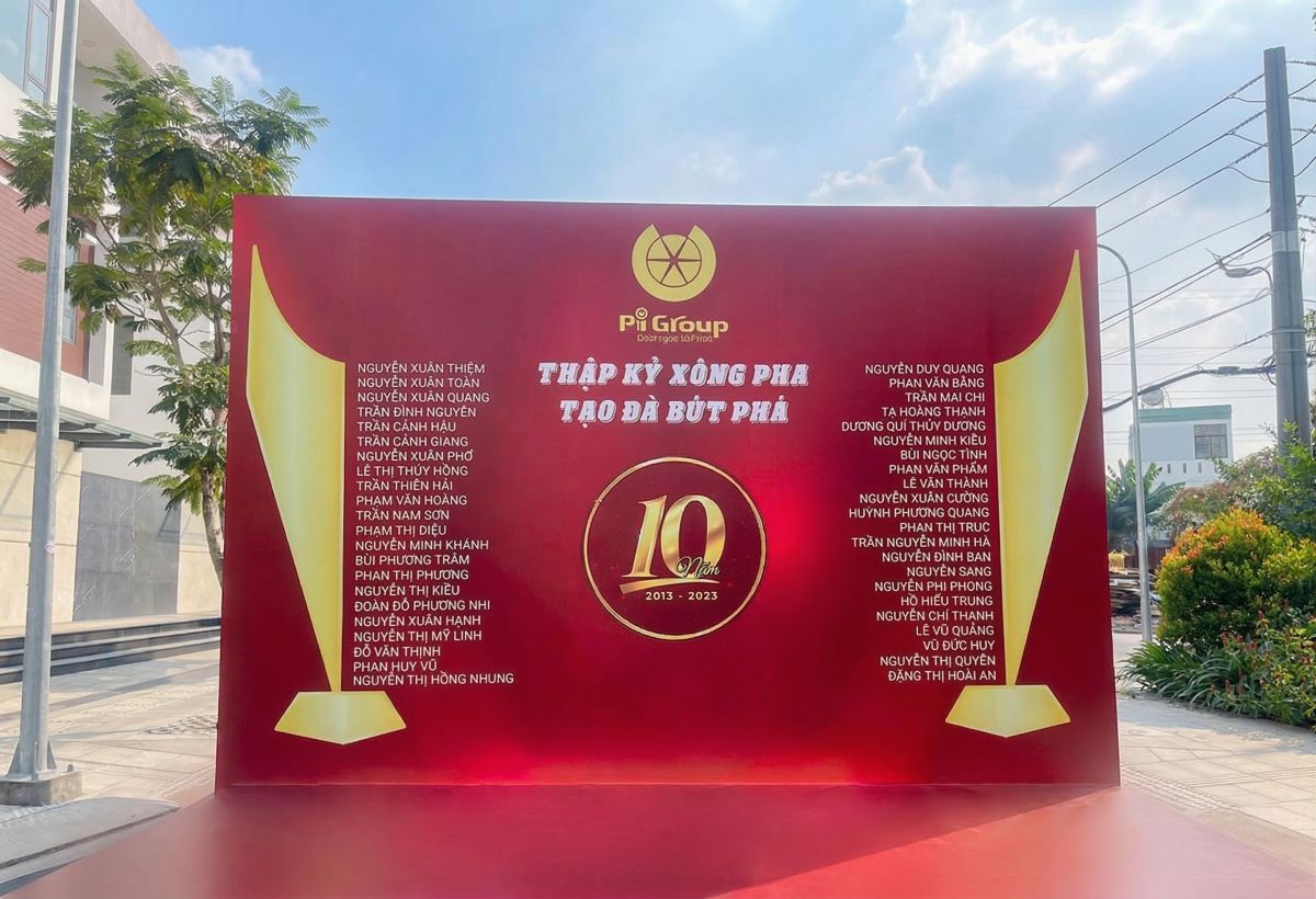 Booth check in tiệc tất niên Picity năm 2023, trên booth có để tên đội ngũ nhân sự 