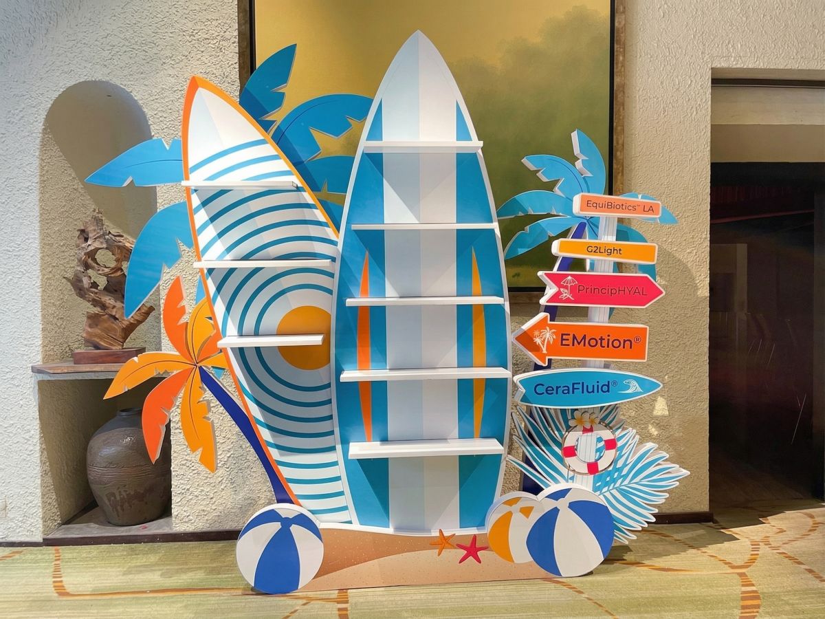 Booth trưng bày các sản phẩm của Behn Meyer tại sự kiện Sun Kissed Beauty