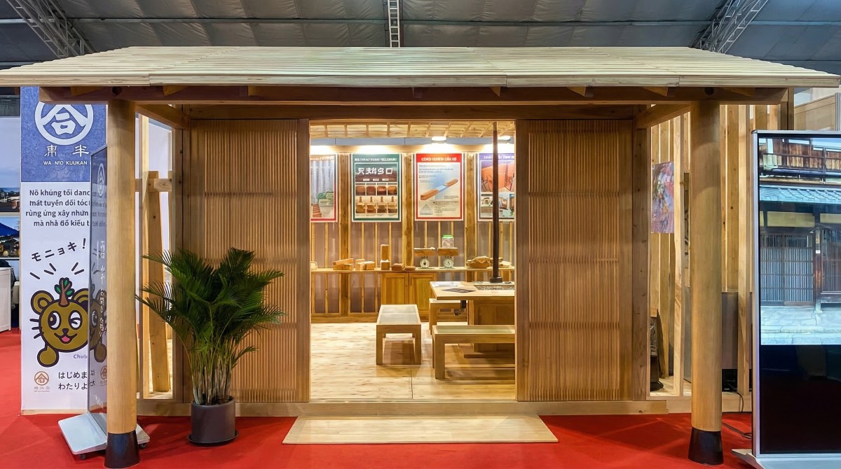 khu vực cửa chính của gian hàng Watahan