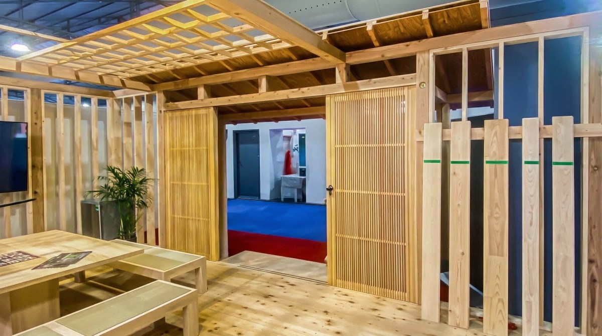 khu vực cửa ra vào (chụp từ bên trong)