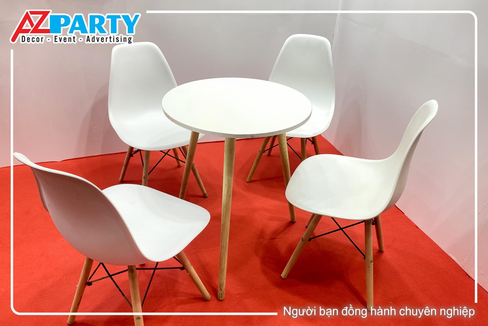 bàn ghế giúp khách hàng có thể ngồi lại 