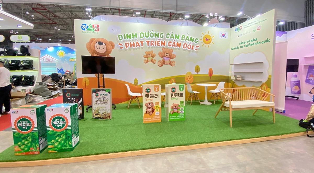 Gian hàng hình chữ v đơn giản nhưng thu hút