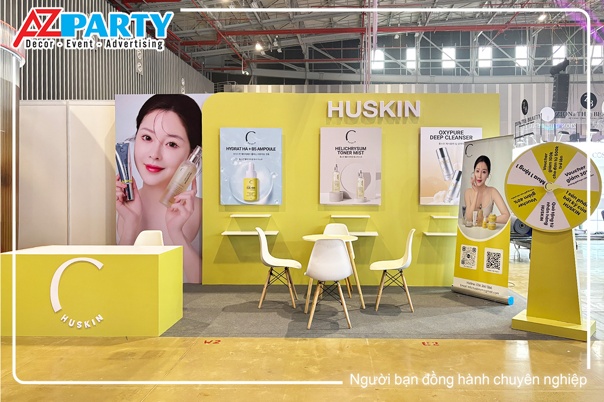 Toàn cảnh gian hàng Huskin với tone màu vàng