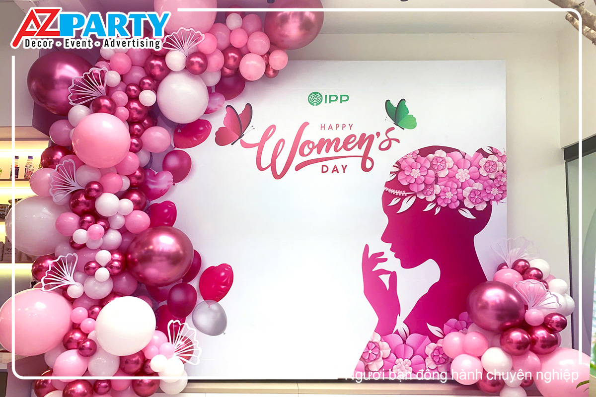 backrop tone màu tím đậm, có các họa tiết như bươm bướm và người phụ nữ