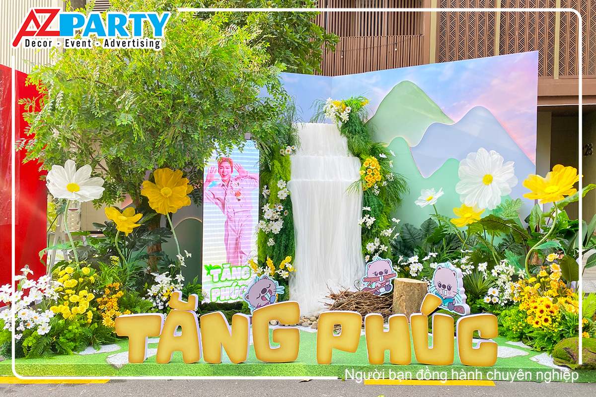 Photobooth Idol Tăng Phúc, booth thiết kế lấy cảm hứng từ không gian thiên nhiên, phía trước là bộ chữ 3D Tăng Phúc