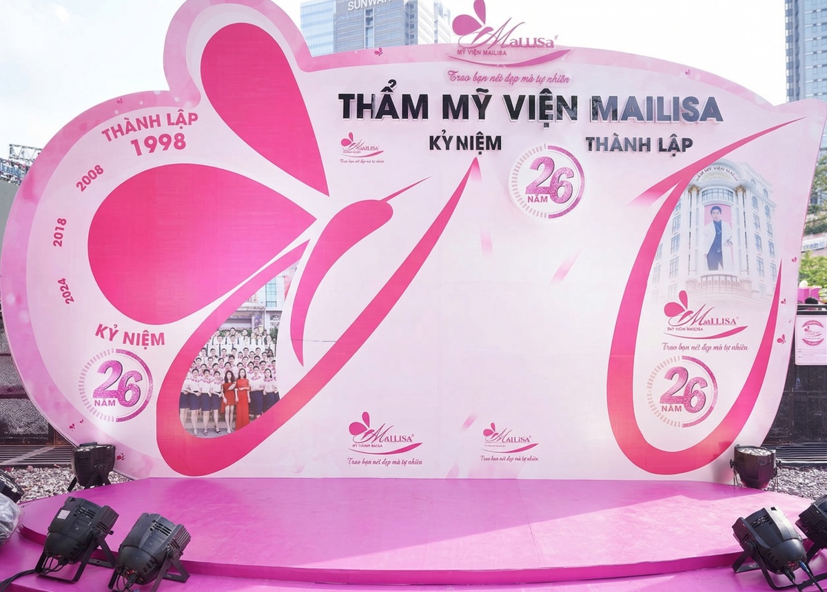 Photobooth chính kỷ niệm 26 năm thành lập Mailisa, trên booth có hình ảnh đội ngũ nhân sự của Mailisa và các mốc thời gian đặc biệt