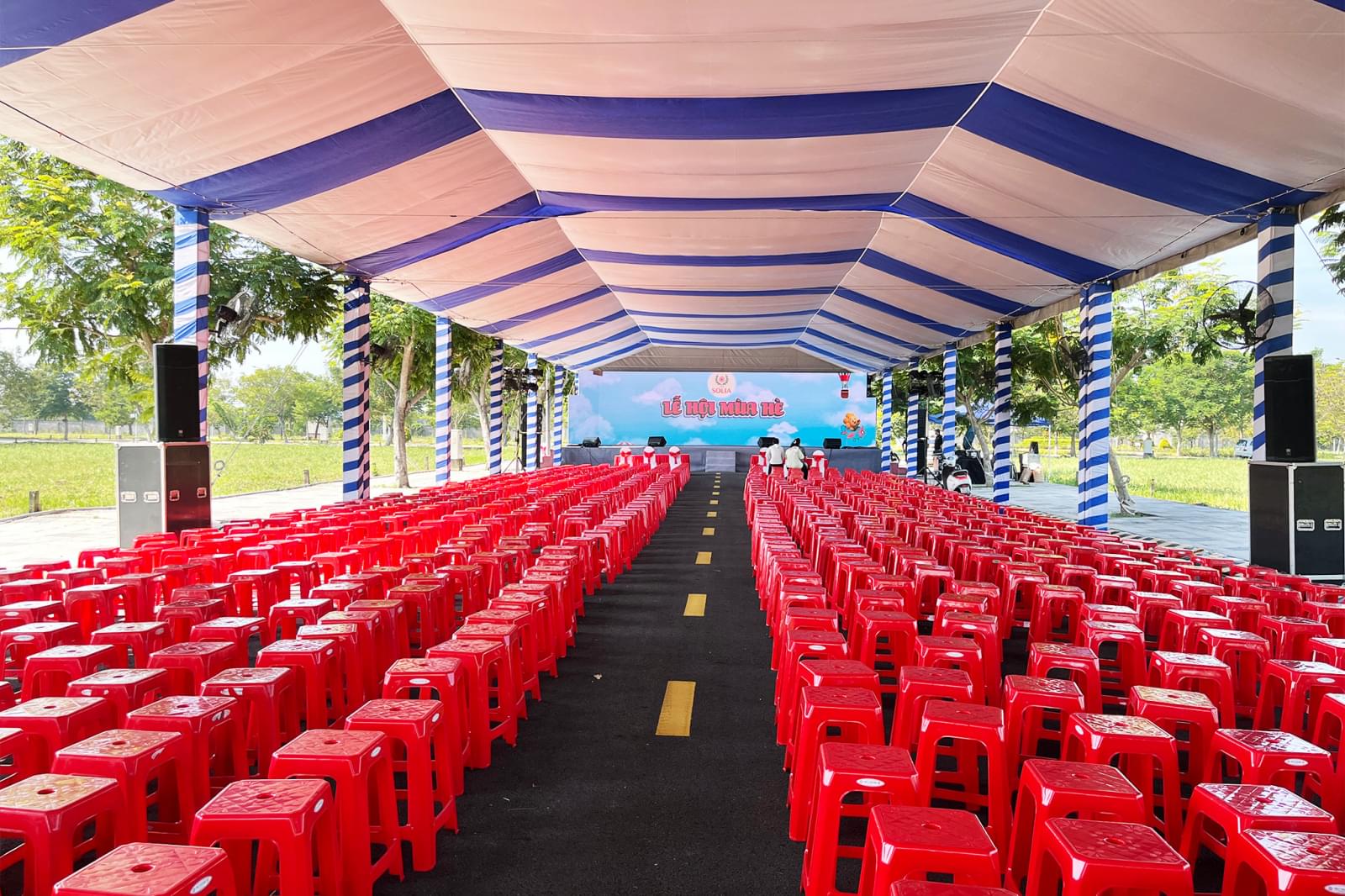 Sân khấu hoành tráng