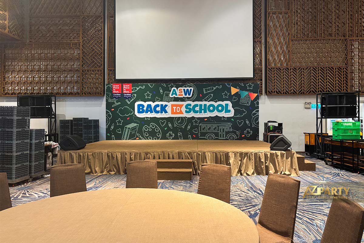 setup Backdrop YEP tại sân khấu 