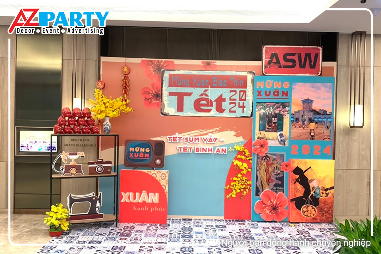 Backdrop YEP (tiệc tất niên) phong cách retro hoài niệm 