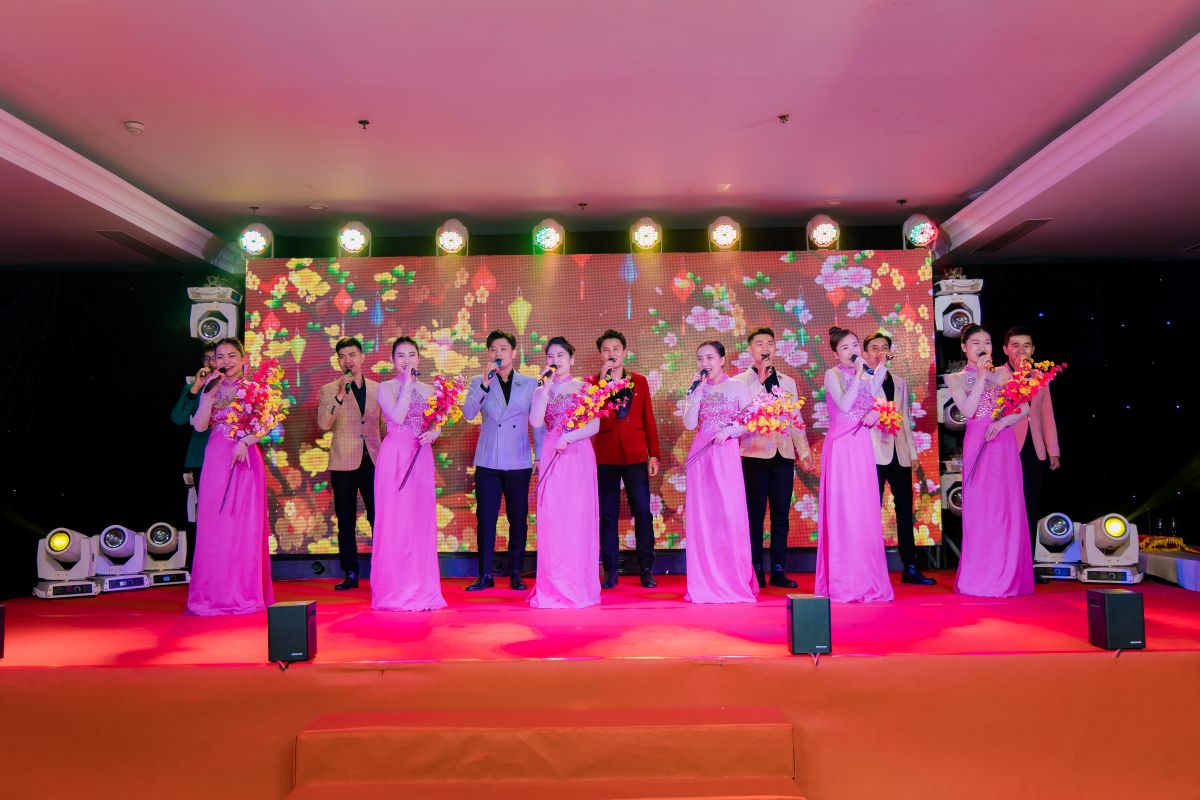 tiết mục hát chào xuân trong đêm tiệc tất niên của ACT