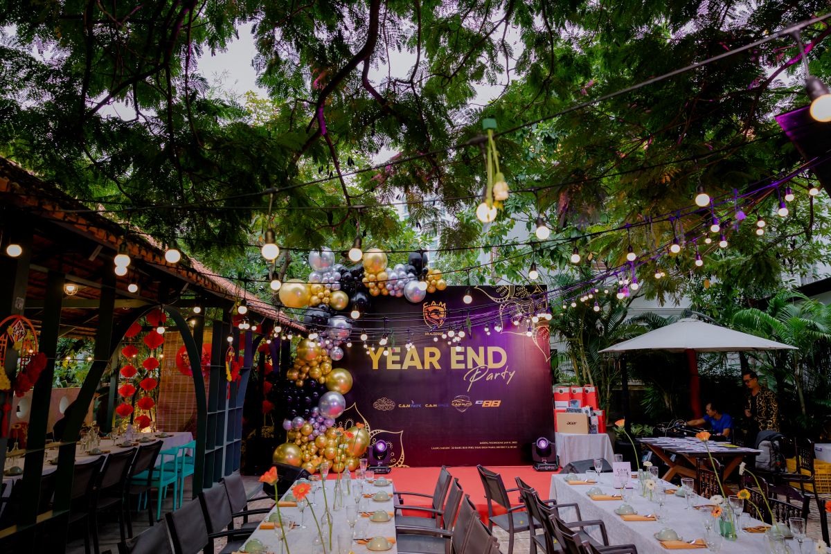 toàn cảnh không gian sân vườn của buổi tiệc tất niên của C.A.M Holdings