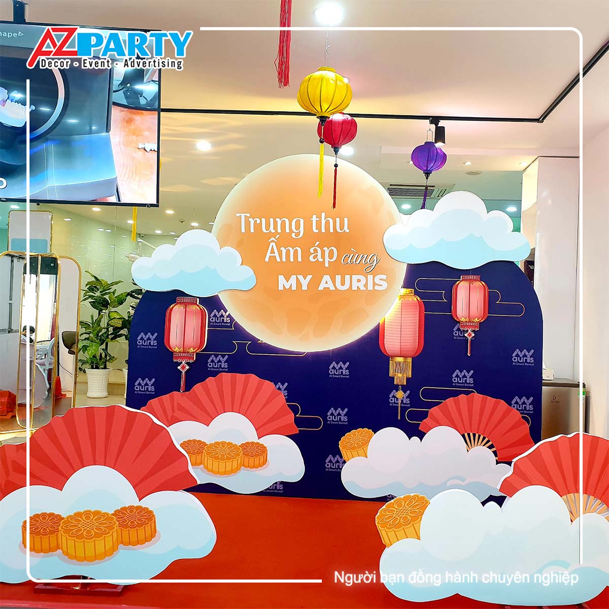 Màu đỏ - vàng - xanh phối hợp giúp tiểu cảnh tạo cảm giác ấm áp gần gũi