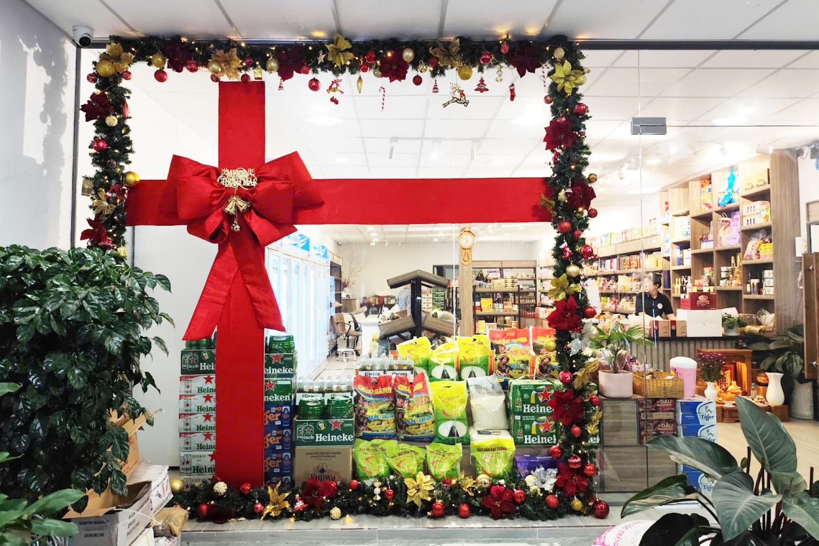 Trang trí cửa kính cửa hàng 