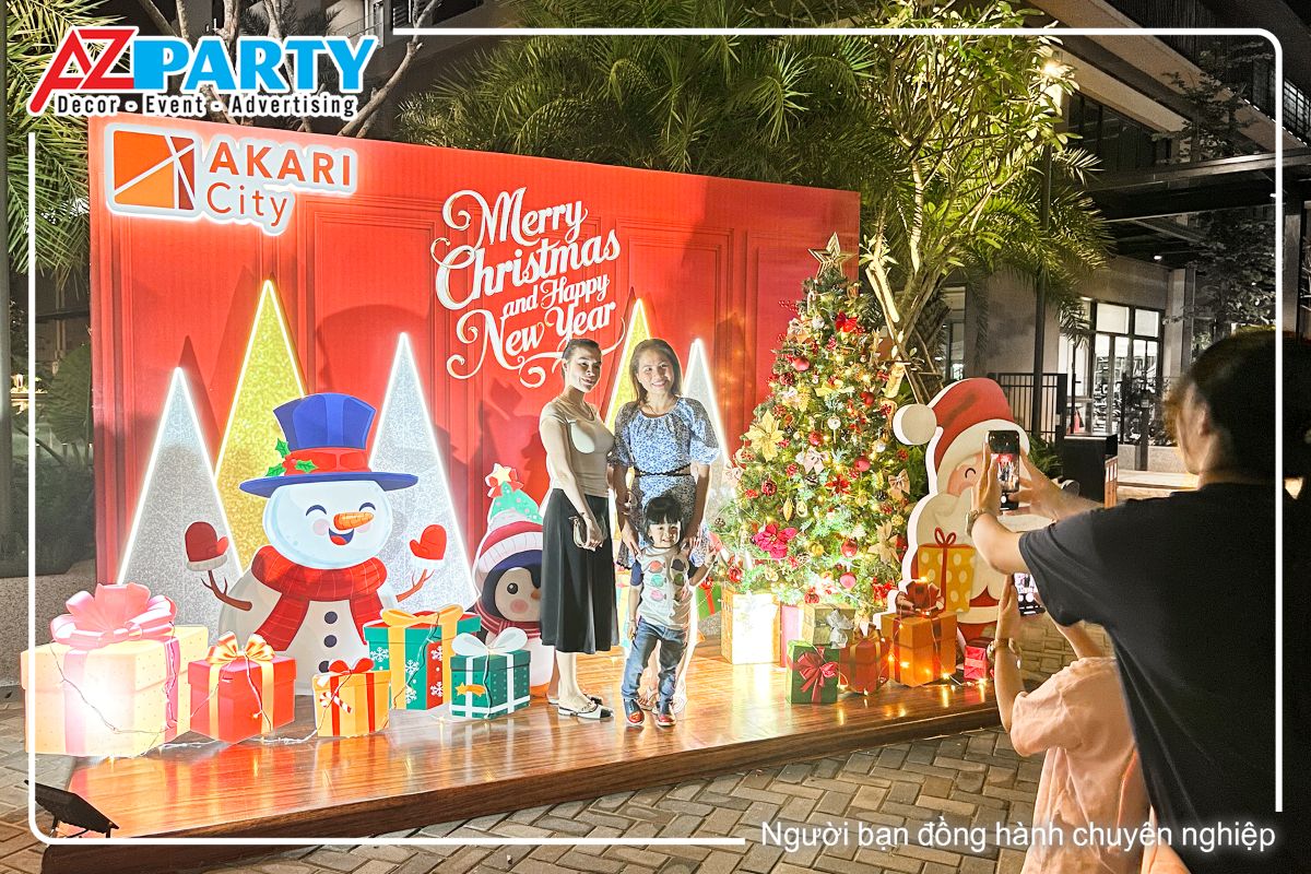 Cư dân Akari City chụp hình tại tiểu cảnh