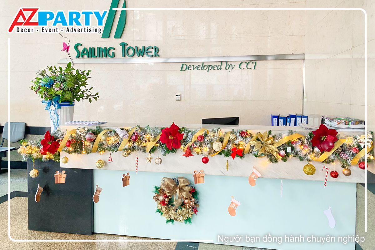 trang trí dây thông tại một khu vực quầy lễ tân khác tại CC1