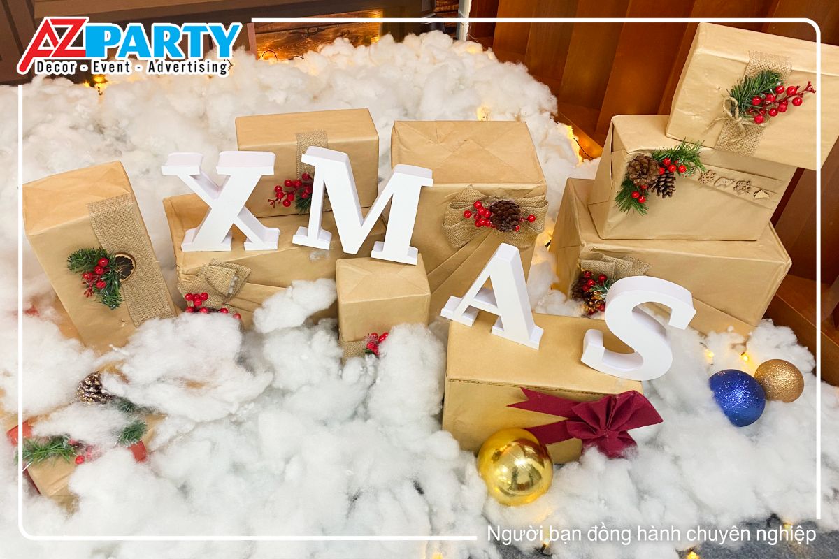 dòng chữ 3D XMAS đặt trên những hộp quà