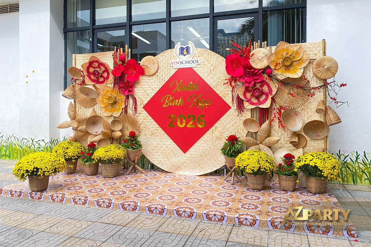 Tiểu cảnh Tết ngoài trời với concept nón lá truyền thống 