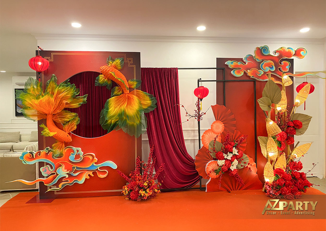 Tiểu cảnh trang trí Tết trong nhà với tone đỏ rực rỡ, cá chép nghệ thuật, đèn lồng