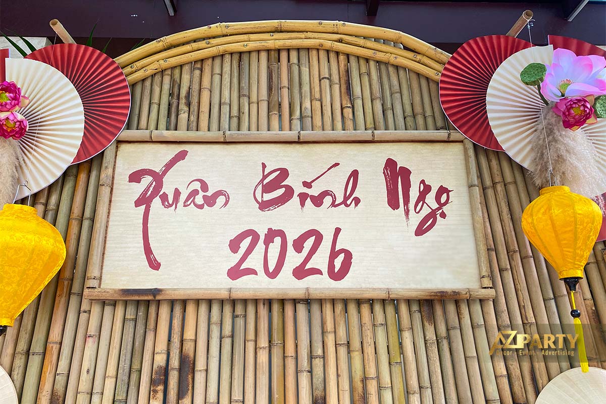 Cận cảnh tiểu cảnh Tết truyền thống từ tre nứa, bảng chữ Xuân Bính Ngọ 