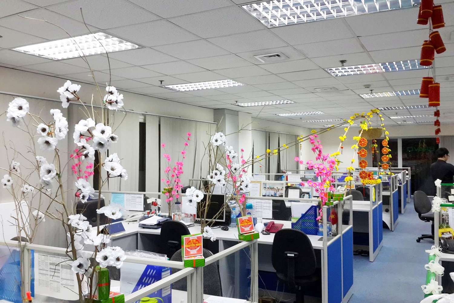 Trang trí tết bàn làm việc 