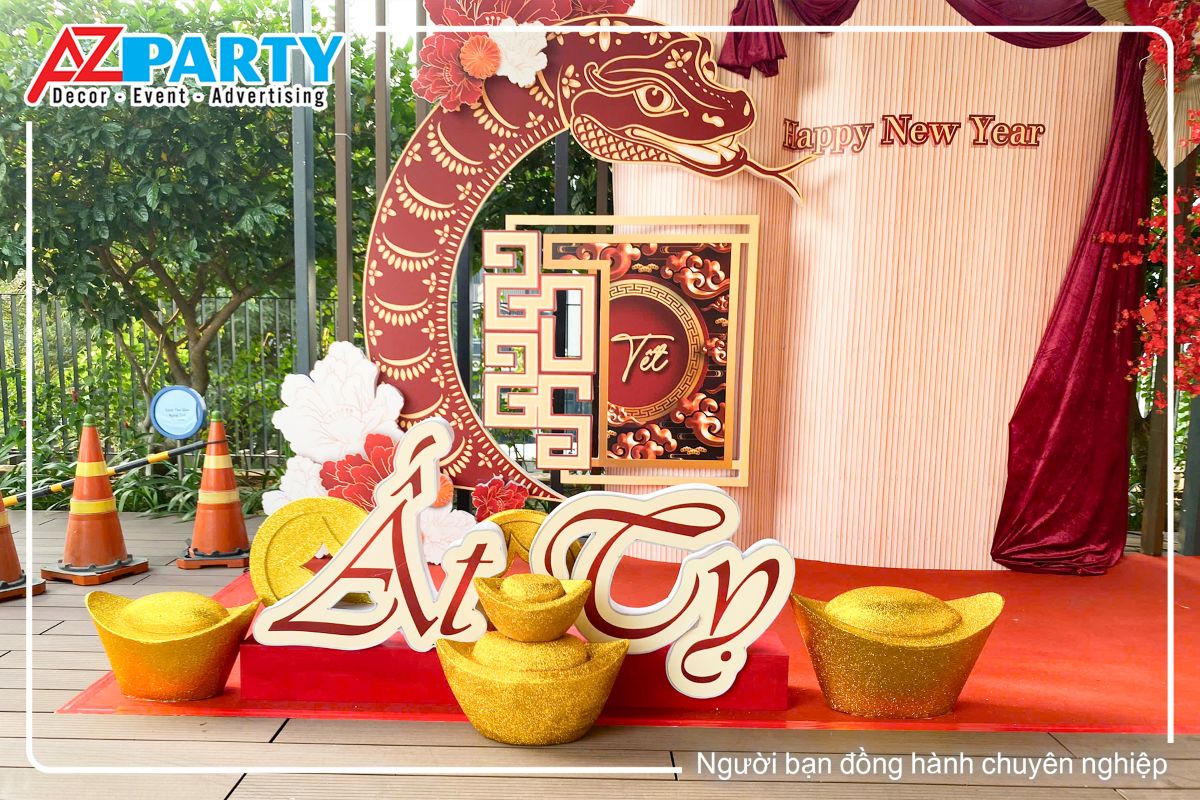 chú rắn linh vật và dòng chữ Ất Tỵ