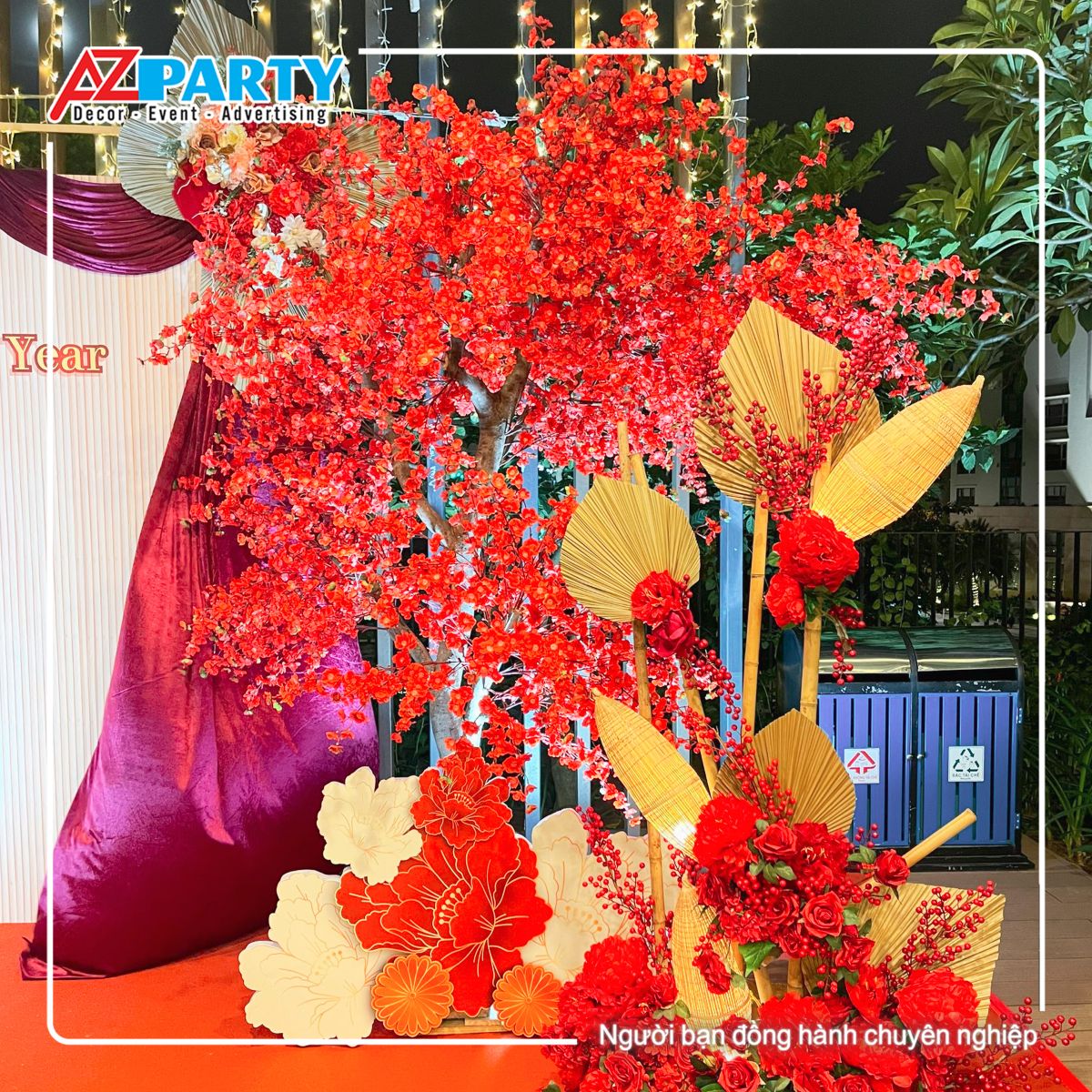 cây đào đỏ khi lền đèn